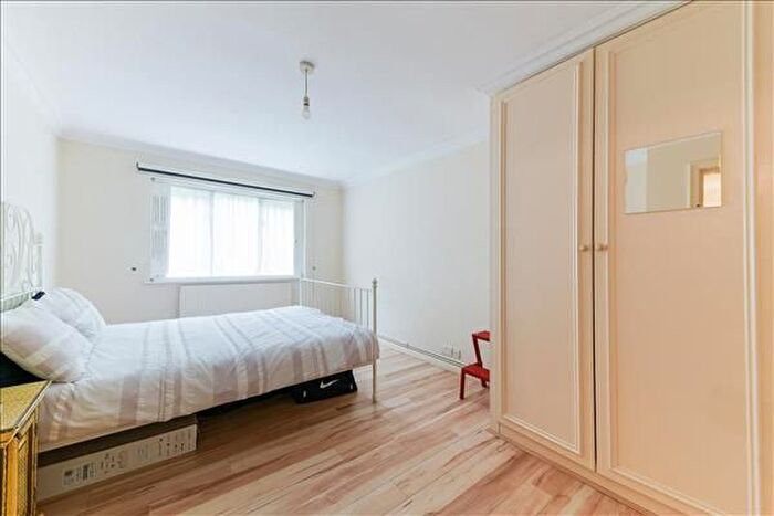 2 Bedroom Flat To Rent In Gordon Court, A The Downs, SW20