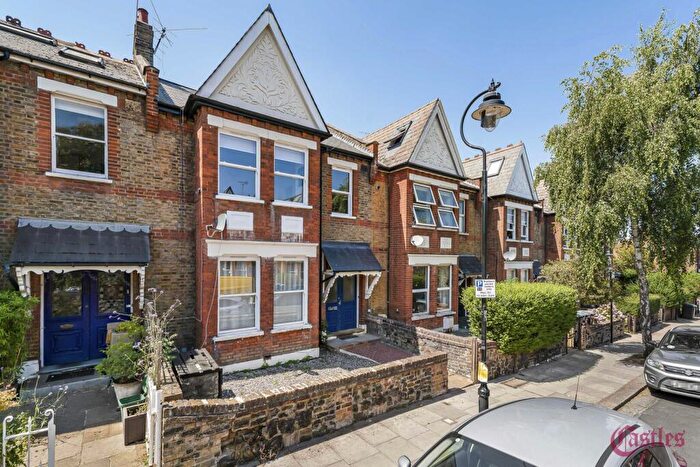 2 Bedroom Flat For Sale In Uplands Road, N8