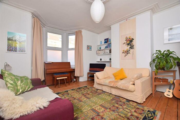 2 Bedroom Flat To Rent In Lower Cheltenham Place, Bristol, BS6