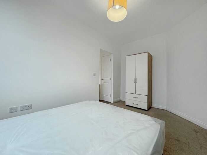Studio To Rent In Fairway Court, Elland Road, Leeds, LS11