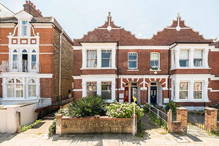 2 Bedroom Flat For Sale In Sternhold Avenue, Balham, SW2