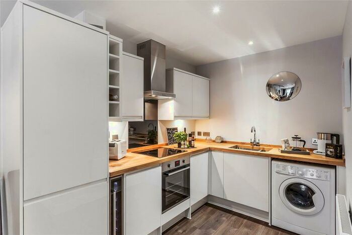 2 Bedroom Detached Bungalow To Rent In Lightwater, GU18