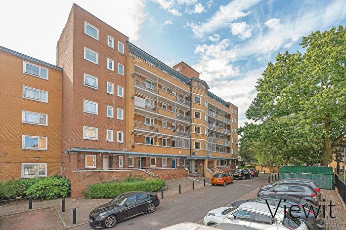 3 Bedroom Flat To Rent In Mccormick House, Tulse Hill, London, SW2