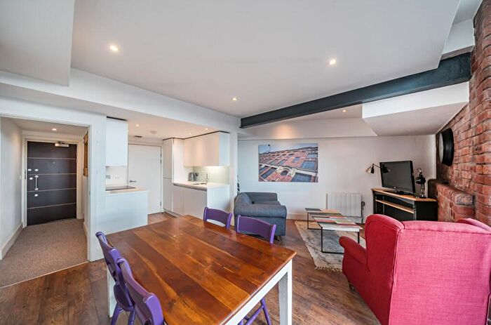 2 Bedroom Flat To Rent In Crispin Lofts, New York Road, Leeds, West Yorkshire, LS2