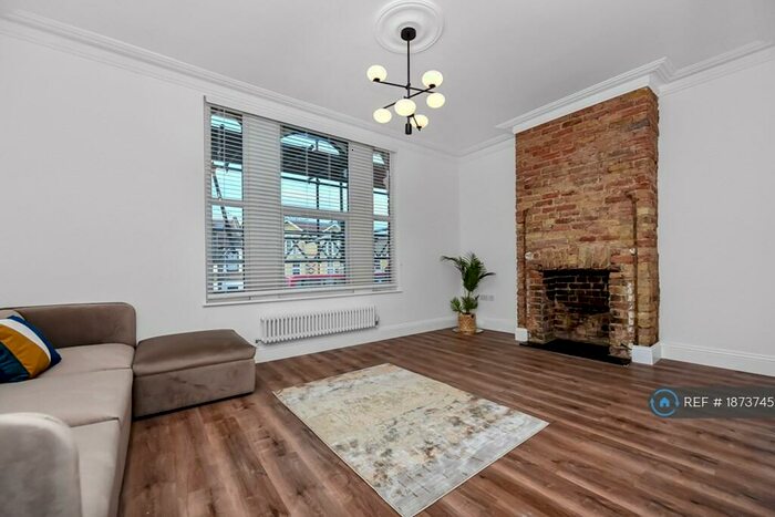 2 Bedroom Maisonette To Rent In Lea Bridge Road, London, E10