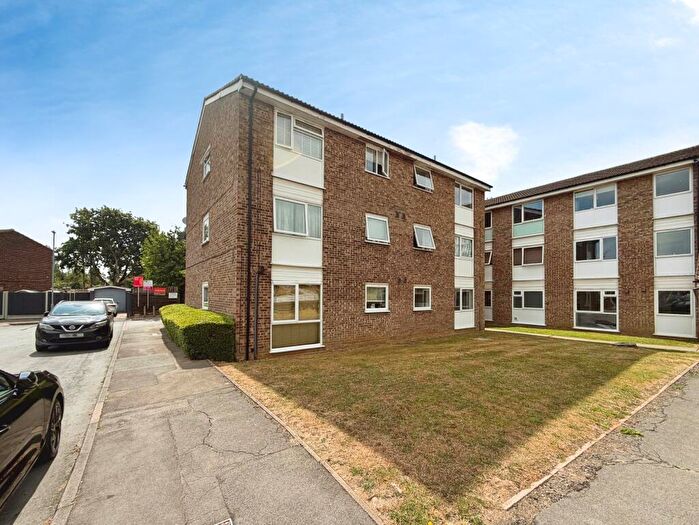 2 Bedroom Apartment To Rent In Foxglove Way, CM1