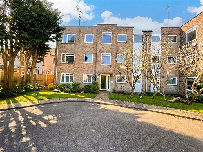 2 Bedroom Flat For Sale In Western Road, Lancing, West Sussex, BN15