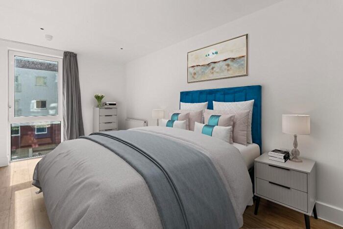 2 Bedroom Apartment To Rent In Station Approach, Epsom, Surrey, KT19