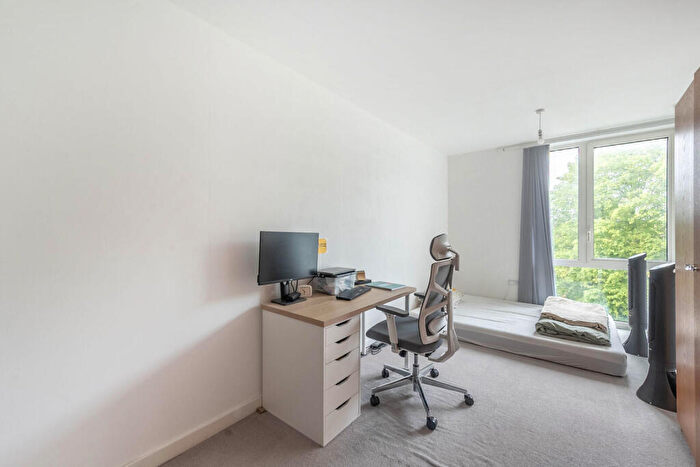 2 Bedroom Flat For Sale In Brannigan Way, Edgware, HA8