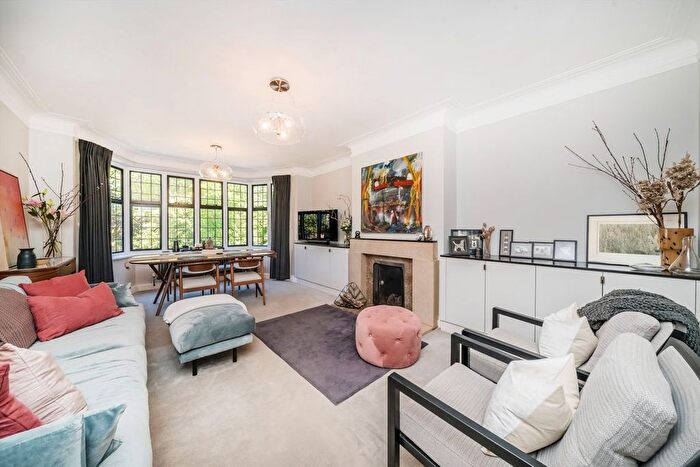 2 Bedroom Flat For Sale In Portsmouth Road, Putney, SW15