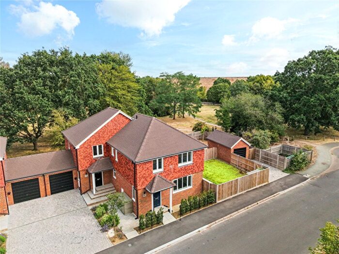 3 Bedroom Semi-Detached House For Sale In Cottimore Lane, Walton-On-Thames, KT12