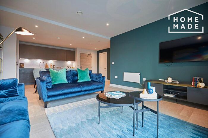 3 Bedroom Flat To Rent In Angel Gardens, M4