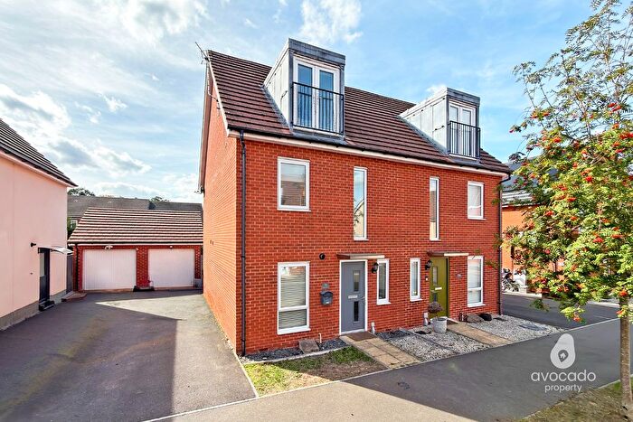 3 Bedroom Semi-Detached House For Sale In Jaguar Lane, Bracknell, RG12