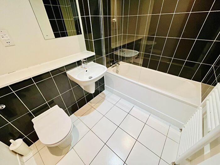 2 Bedroom Apartment To Rent In Century Tower, Shire Gate, Chelmsford, CM2