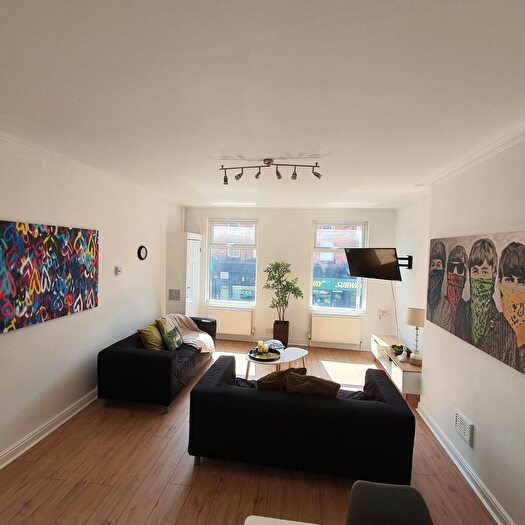 4 Bedroom House To Rent In Smithdown Road, Liverpool, L15