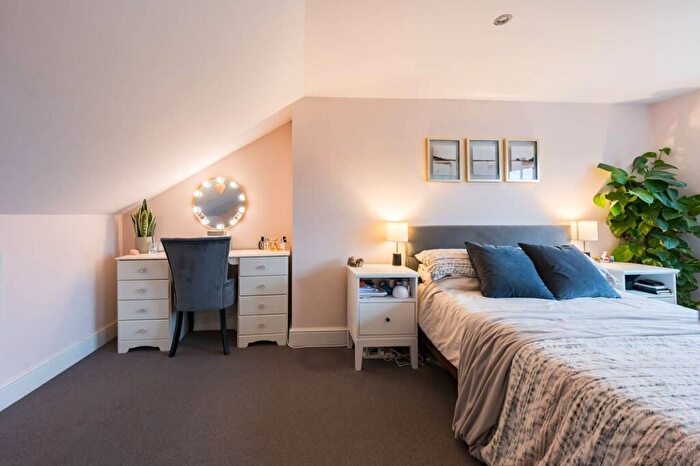 Studio To Rent In Roath, Cardiff, CF24