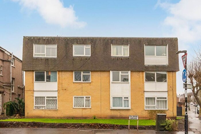 1 Bedroom Flat For Sale In Holmesdale Road, South Norwood, London, SE25