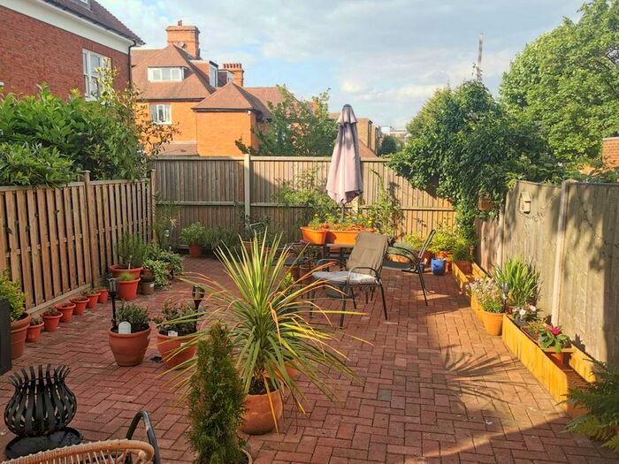 2 Bedroom Flat To Rent In Worple Road, Wimbledon, London, SW19