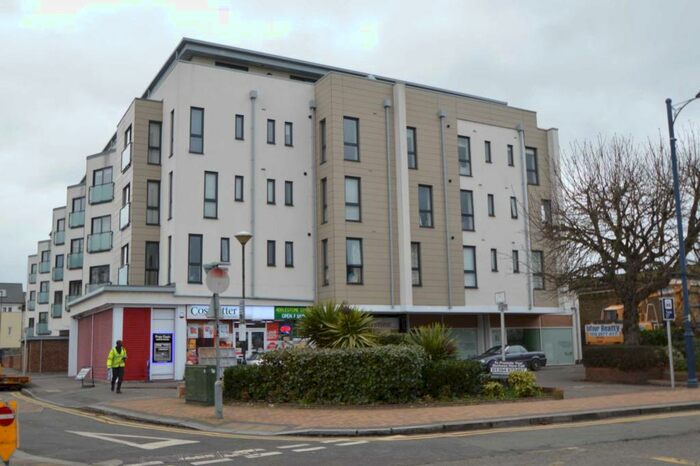 2 Bedroom Apartment To Rent In Addlestone, KT15