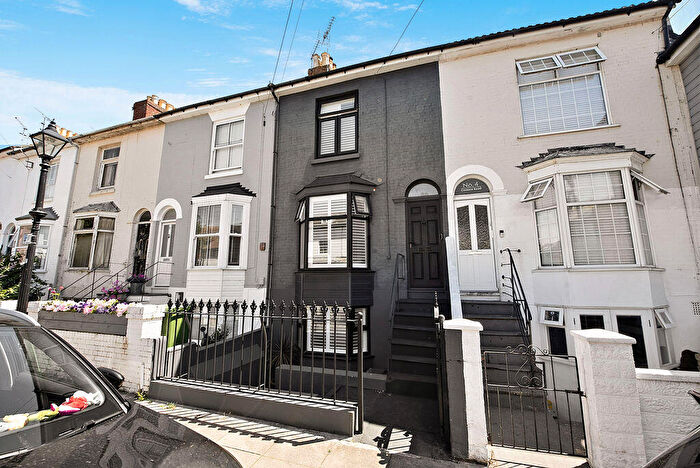 3 Bedroom Terraced House For Sale In Chelsea Road, Southsea, PO5