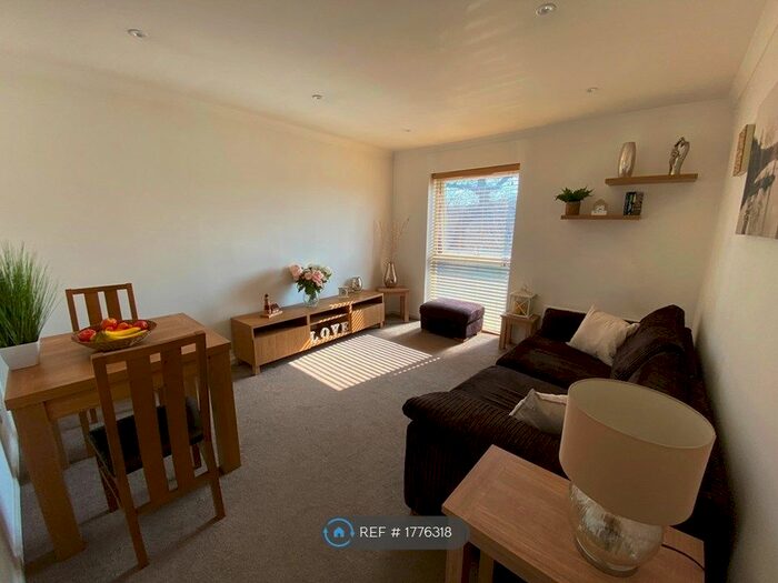 2 Bedroom Flat To Rent In Jubilee Way, Sidcup, DA14