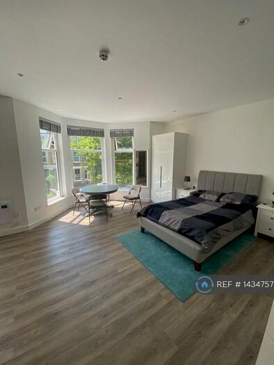Studio To Rent In Fordwych Road, London, NW2