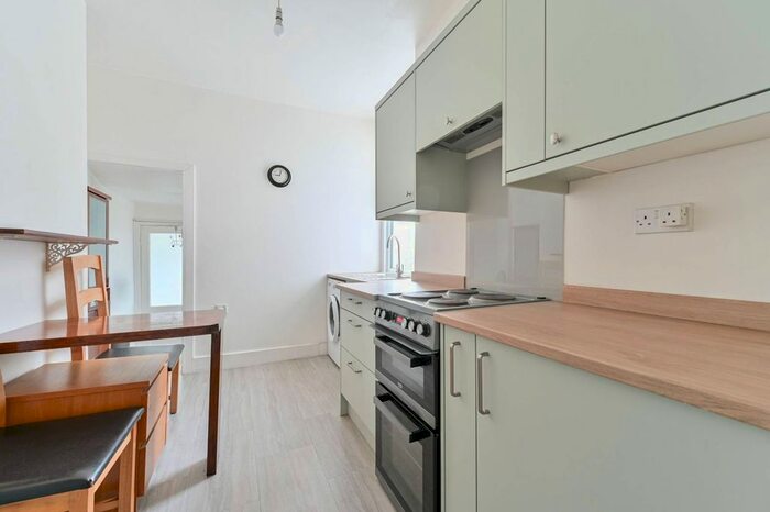 1 Bedroom Maisonette To Rent In Danbrook Road, Streatham Common, London, SW16