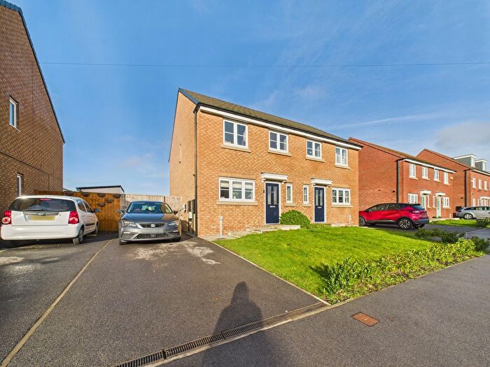 3 Bedroom Semi-Detached House For Sale In Waudby Way, Hull, HU9