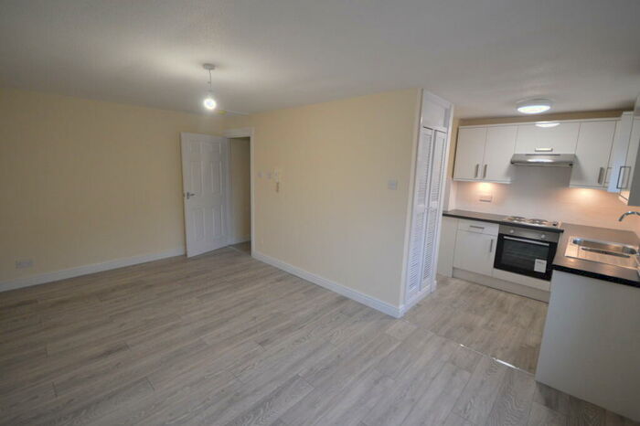 Studio To Rent In Richmond Court, St. Peters Street, Roath, CF24