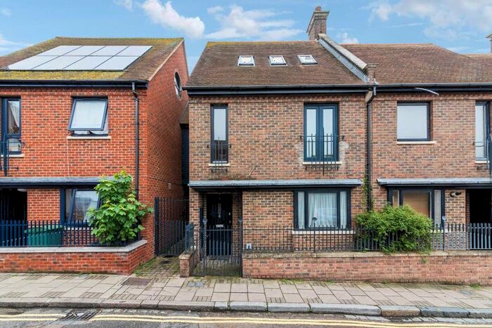 2 Bedroom Flat To Rent In Water Lane, Twickenham, TW1