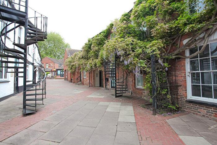 2 Bedroom Apartment For Sale In Flat, High Street, Banbury, OX16