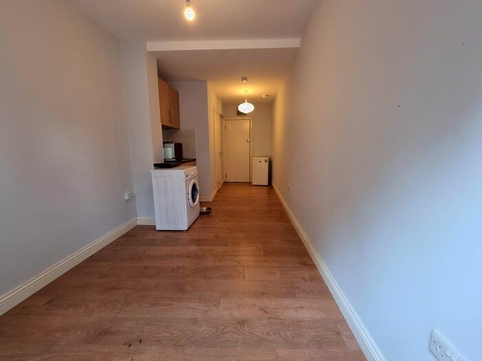 Studio To Rent In Brentmead Place, Golders Green, London, NW11