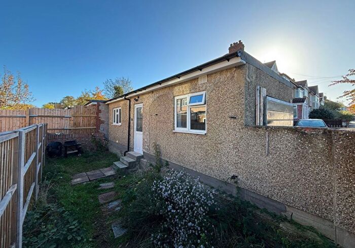 1 Bedroom Flat For Sale In Rear Of Wood End Lane, Northolt, Middlesex, UB5