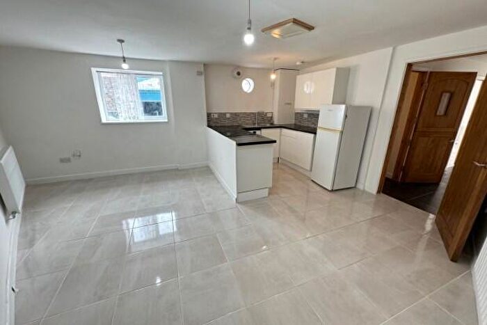 2 Bedroom Flat To Rent In Broadway Cardiff, CF24