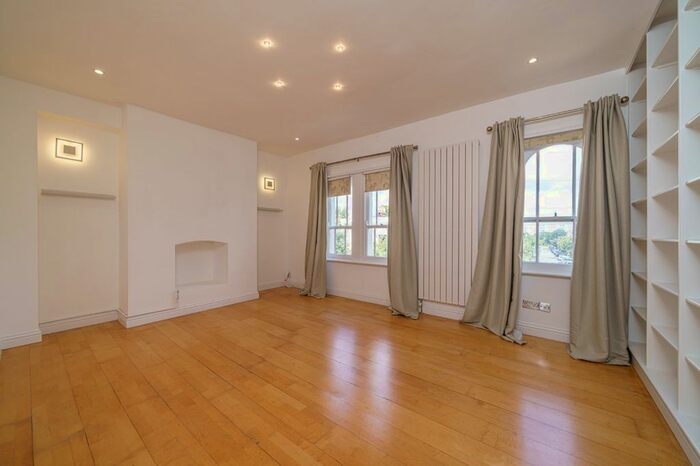 2 Bedroom Flat To Rent In Lyndhurst Grove, Peckham Rye, London, SE15
