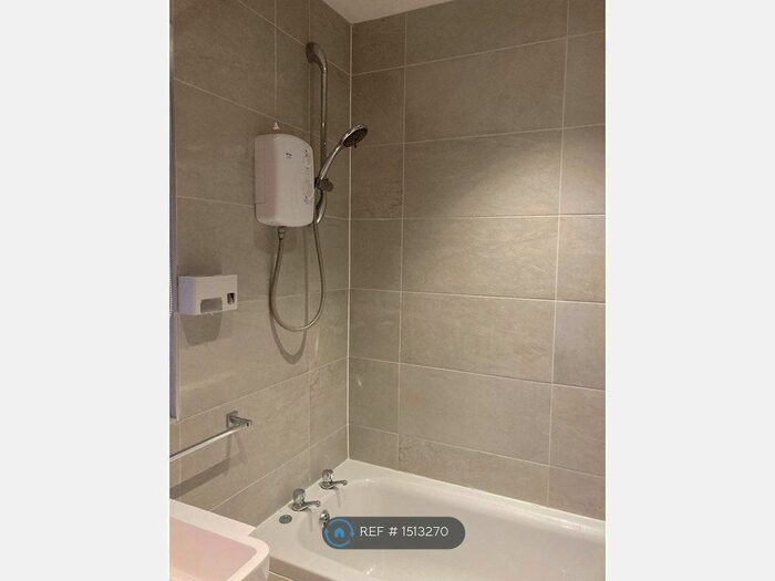 4 Bedroom Semi-Detached House To Rent In Hunter Drive, Hornchurch, RM12