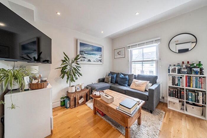 2 Bedroom Flat For Sale In Ferndale Road, Clapham, London, SW4