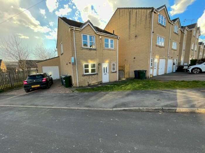 3 Bedroom Detached House To Rent In The Oval, Bingley, West Yorkshire, Uk, BD16