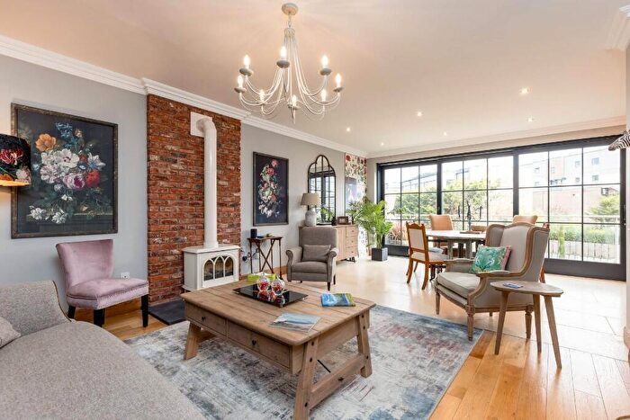 3 Bedroom Detached House For Sale In Craiglockhart View, Edinburgh, EH14