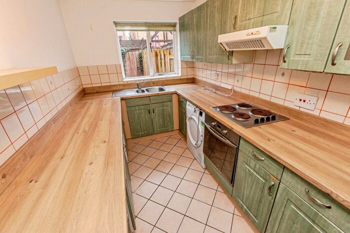 2 Bedroom Flat For Sale In Canada Way, Bristol, BS1