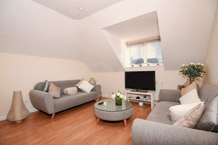 2 Bedroom Flat To Rent In High Street, Rickmansworth, WD3