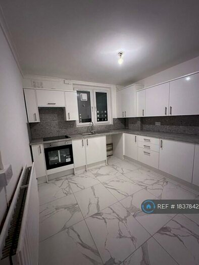 3 Bedroom Flat To Rent In Banister House, London, E9