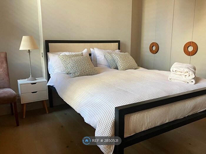 2 Bedroom Flat To Rent In Bedford Court Mansions, London, WC1B