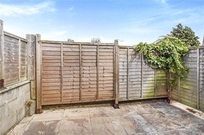 1 Bedroom Apartment To Rent In Victoria Road, Old Town, Swindon, Wiltshire, SN1