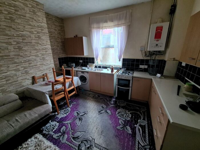 1 Bedroom Flat To Rent In Old Park Road, Wednesbury, WS10