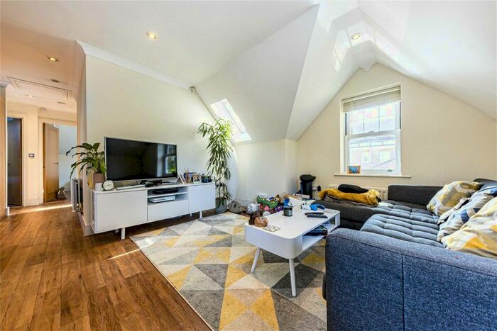 2 Bedroom Flat To Rent In Sterling Place, Weybridge, KT13