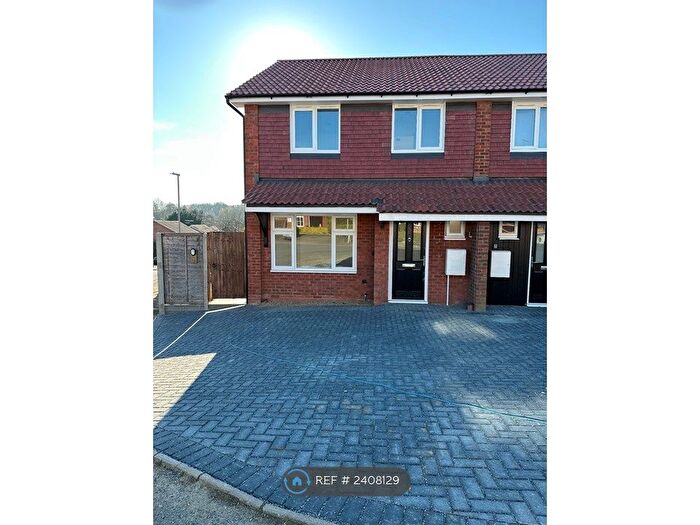3 Bedroom Semi-Detached House To Rent In Cicero Drive, Luton, LU3