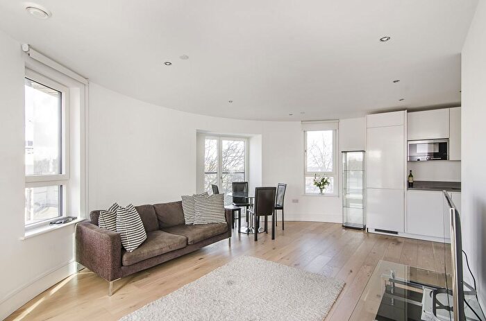 2 Bedroom Flat To Rent In St. Luke's Avenue, London, SW4