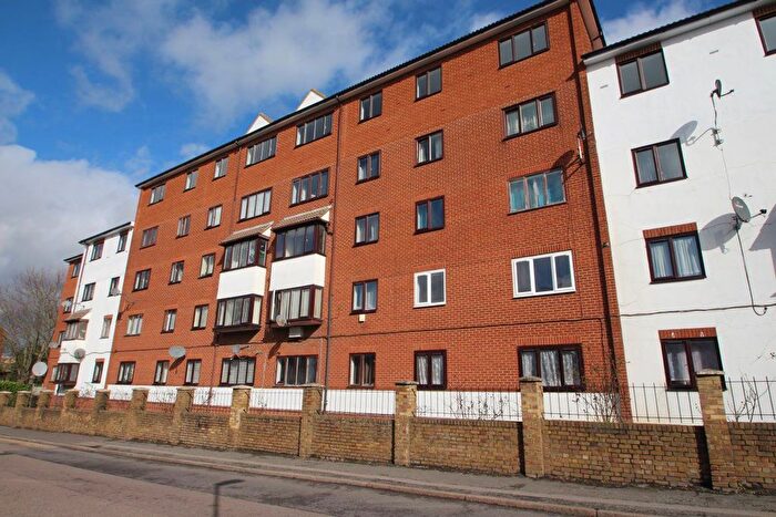 1 Bedroom Flat To Rent In Harts Lane, Barking, IG11