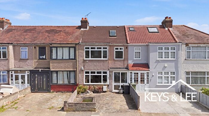 4 Bedroom Terraced House For Sale In Cross Road, Romford, RM7